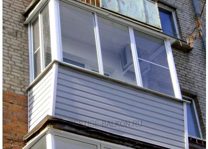 Холодное остекление алюминиевыми окнами с выносом и с внешней отделкой сайдингом в Одинцово