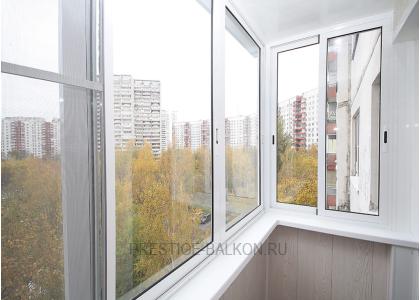 Холодное остекление балкона профилем Provedal с отделкой стен и потолка ламинированными панелями в Одинцово