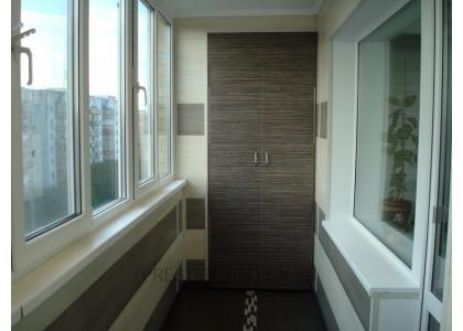 Теплое остекление балкона с утеплением и отделкой ПВХ панелями и ламинатом в Одинцово