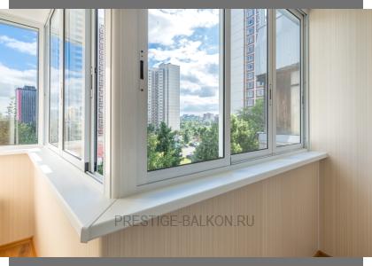 Холодное раздвижное остекление алюминиевыми окнами с отделкой стен и потолка ламинированными панели в Одинцово