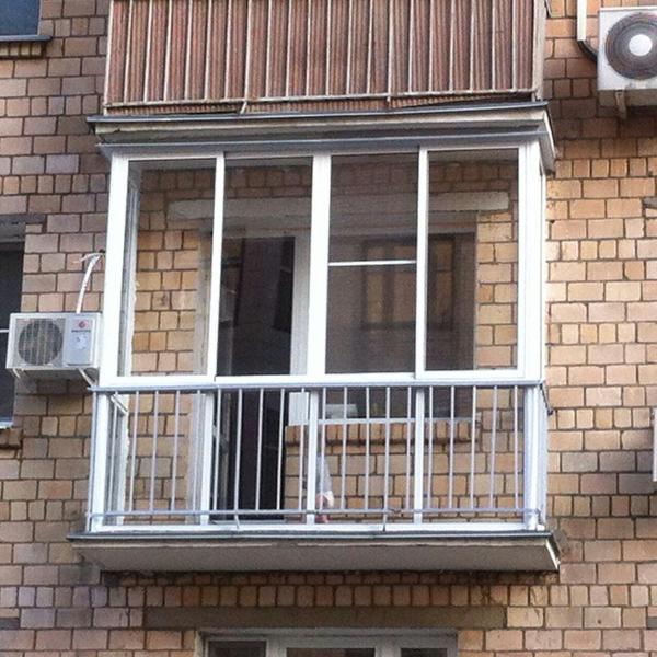 Французское остекление балкона от пола до потолка с ограждением в Одинцово