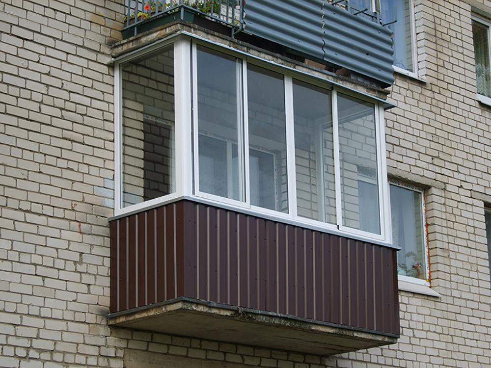 Холодное остекление балкона с внешней отделкой профилем в Одинцово